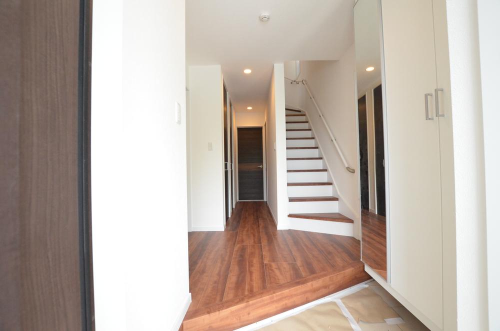 Same specifications photos (Other introspection). It will be in the same specification