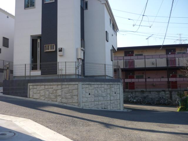 Local photos, including front road. Local shooting (December 7, 2013) Shooting