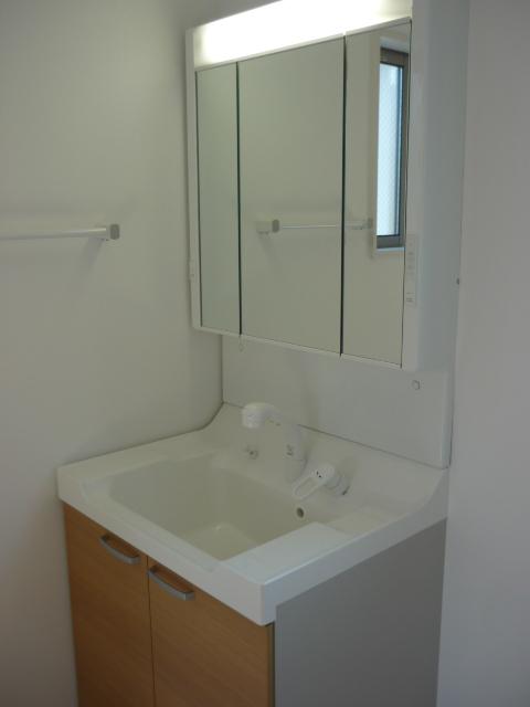 Wash basin, toilet. Indoor (December 7, 2013) Shooting