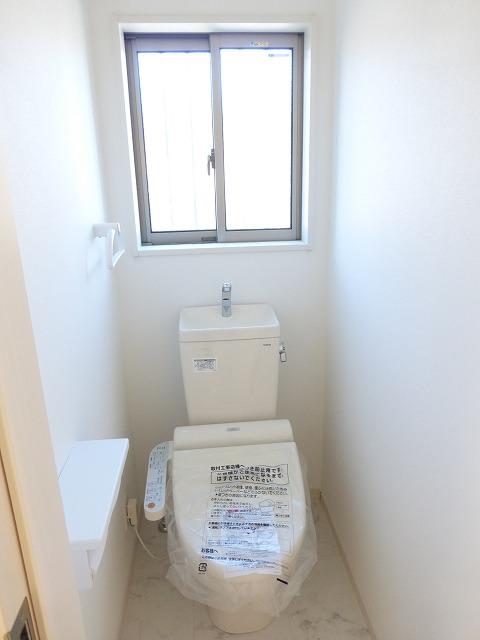 Toilet. 1 Building Indoor (November 19, 2013) Shooting