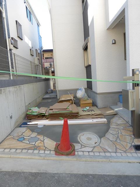 Parking lot. 1 Building Local (November 19, 2013) Shooting