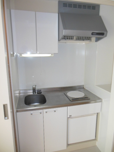 Kitchen. IH cooking heater with (separate room photo)