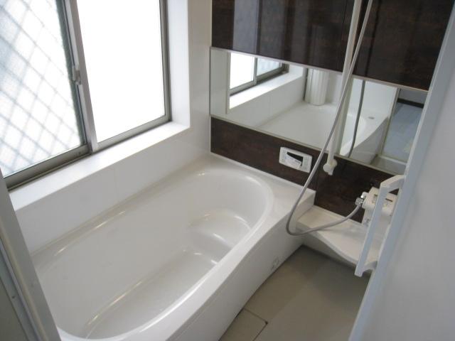 Bathroom. Indoor (12 May 2013) Shooting