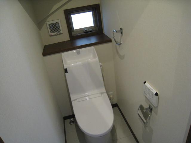 Toilet. Indoor (12 May 2013) Shooting