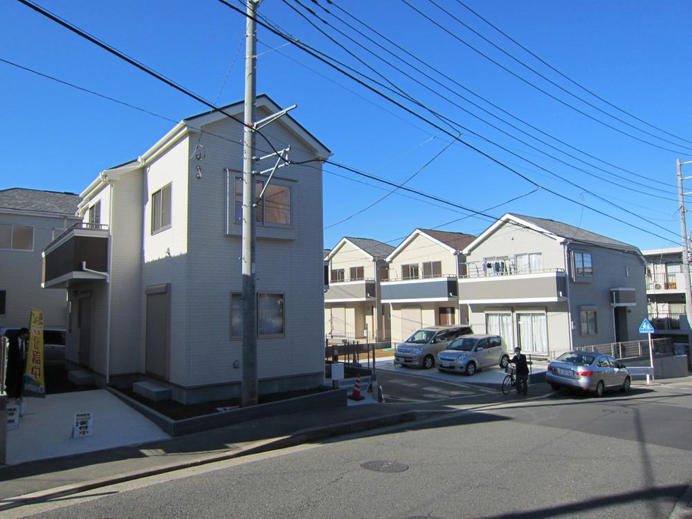 Local photos, including front road. Local (12 May 2013) Shooting