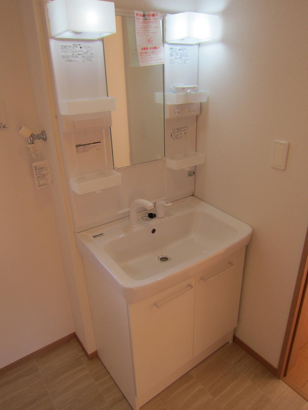 Wash basin, toilet. Indoor (12 May 2013) Shooting