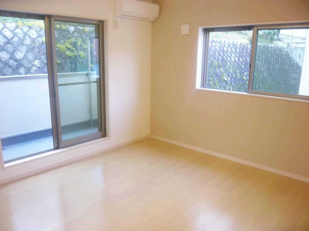 Non-living room. Indoor (12 May 2013) Shooting