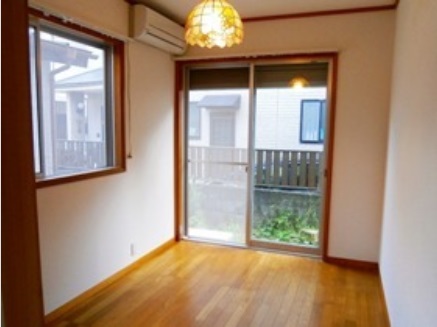 Other room space. There is air conditioning.