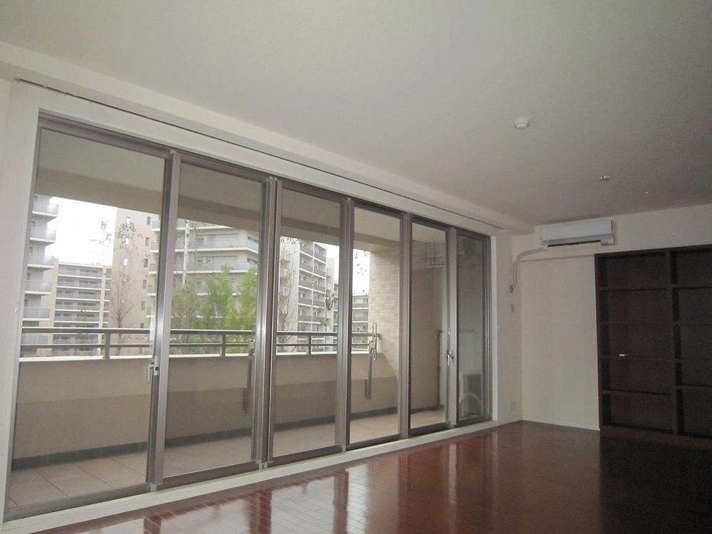 Living. Indoor (11 May 2013) Shooting