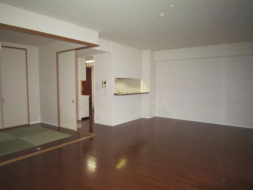 Non-living room. Indoor (11 May 2013) Shooting