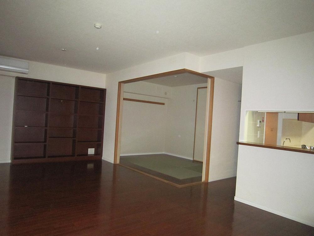 Non-living room. Indoor (11 May 2013) Shooting