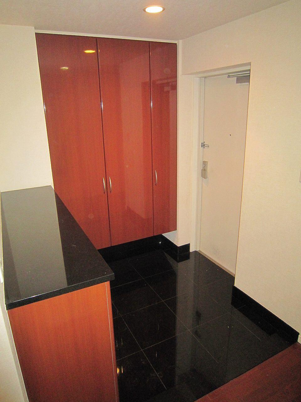 Entrance. Local (11 May 2013) Shooting