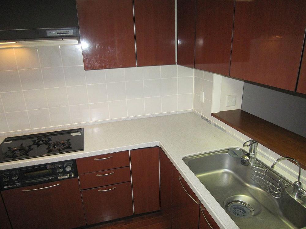 Kitchen. Local (11 May 2013) Shooting