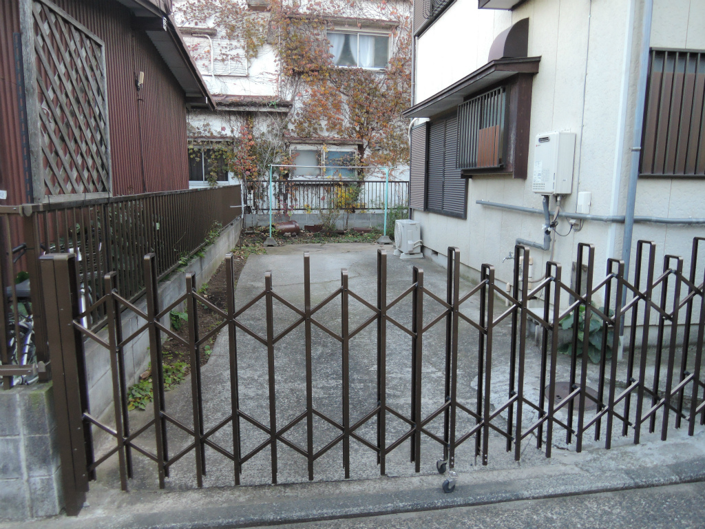 Parking lot. Your contract in a separate monthly 6,000 yen (small recommended)