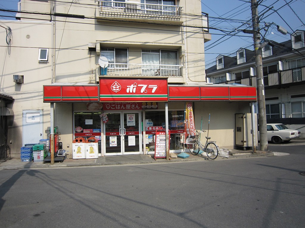 Convenience store. 100m to poplar (convenience store)