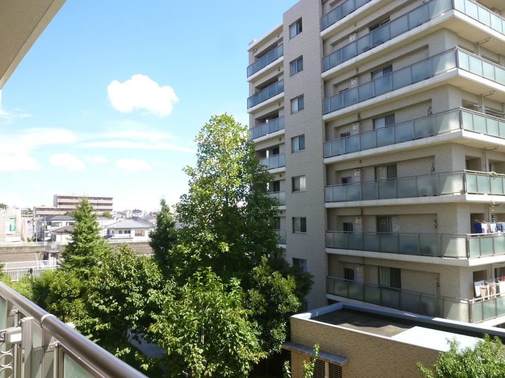 View photos from the dwelling unit. View from local (September 2013) Shooting