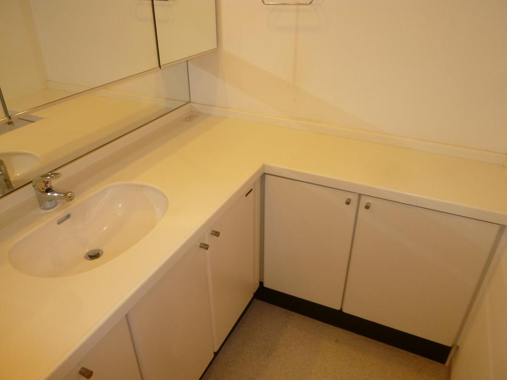 Wash basin, toilet. Indoor (September 2013) Shooting