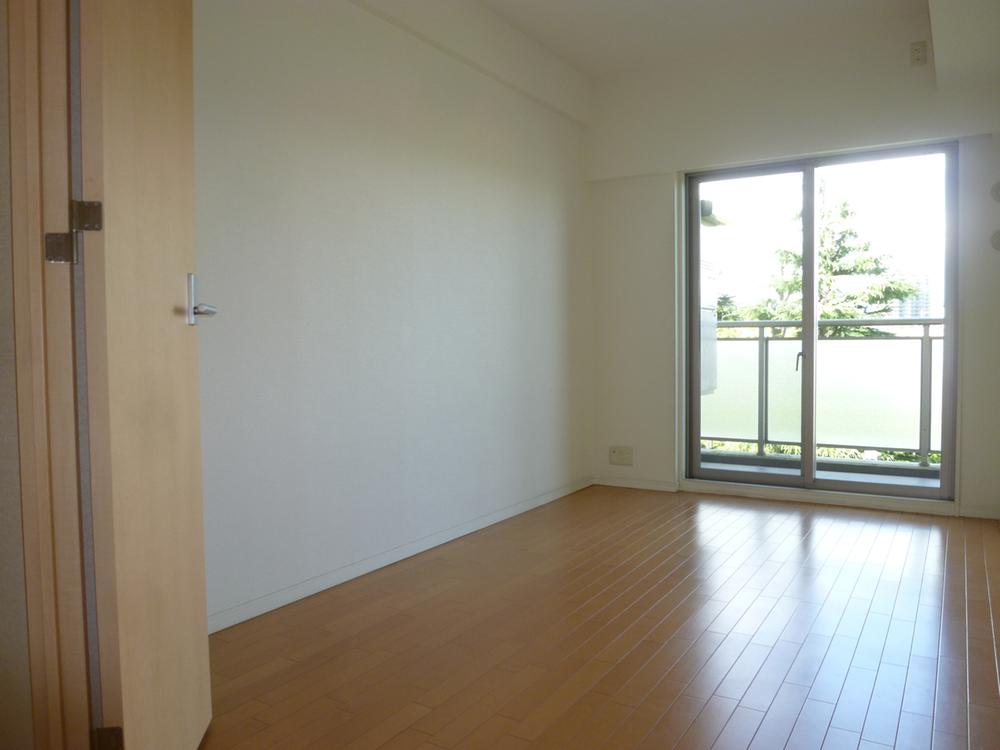 Non-living room. Indoor (September 2013) Shooting