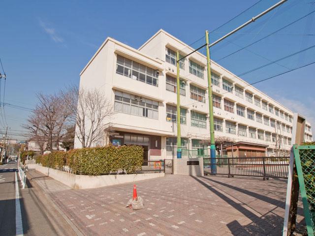Primary school. 678m to Yokohama Municipal Shin'yoshida Elementary School