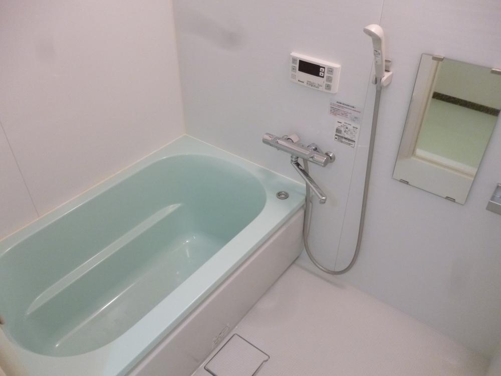 Bathroom. Indoor (June 2013) Shooting Unit bus is manufactured by TOTO March 2010 new exchange already