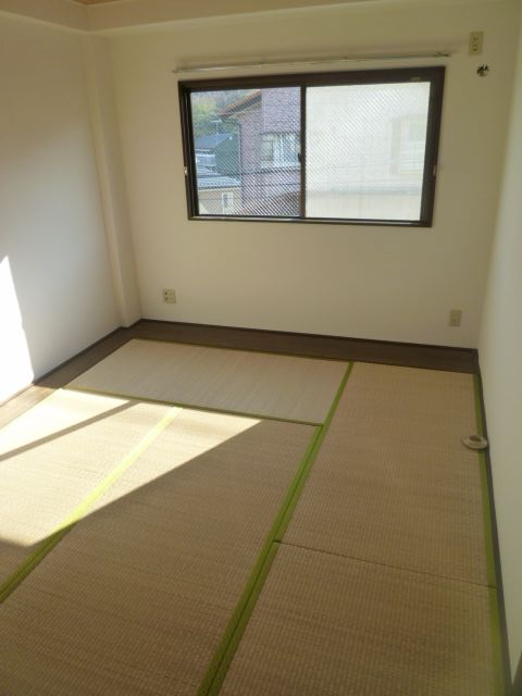 Other room space. Japanese-style room is a 6-tatami ☆