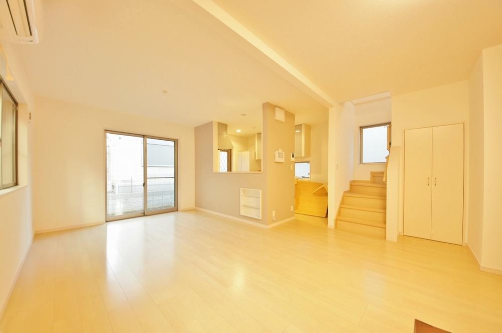 Living. Indoor (11 May 2013) Shooting, Is LDK18.8 Pledge of face-to-face kitchen. 