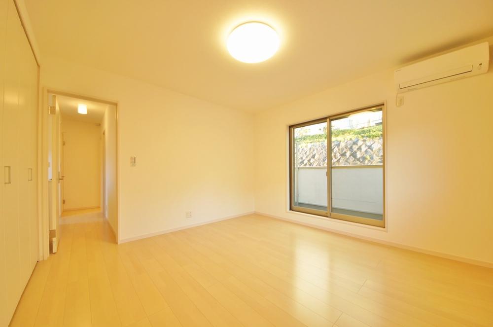 Non-living room. Indoor (11 May 2013) Shooting, It is the second floor of the Western-style 8 pledge that text in the main bedroom. 