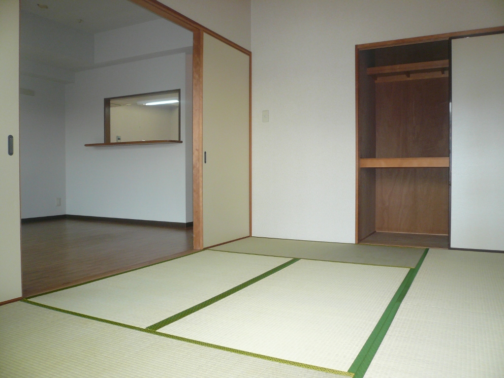 Living and room. Japanese-style room 6.0 tatami ・ LD  The same type ・ It will be in a separate dwelling unit photos.