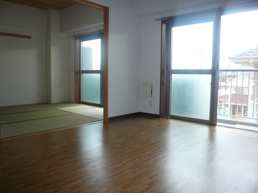 Living and room. LD ・ Japanese-style room  The same type ・ It will be in a separate dwelling unit photos.