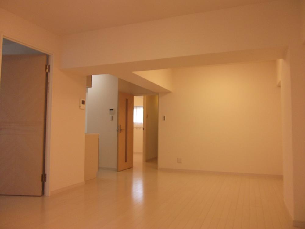 Living. Indoor (11 May 2013) Shooting 15 Pledge than the living-dining