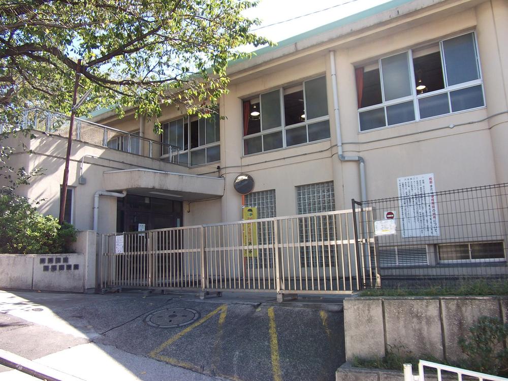 Primary school. 7 minutes walk (about 490m) Kikuna elementary school