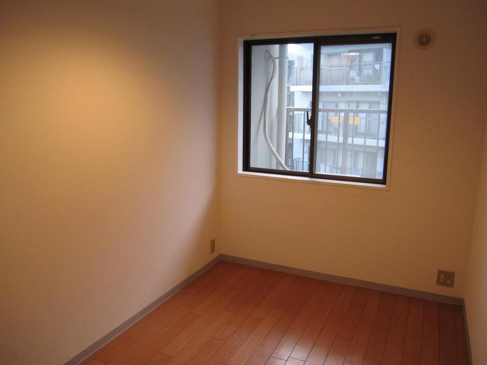 Non-living room. Western-style 4.6 Pledge