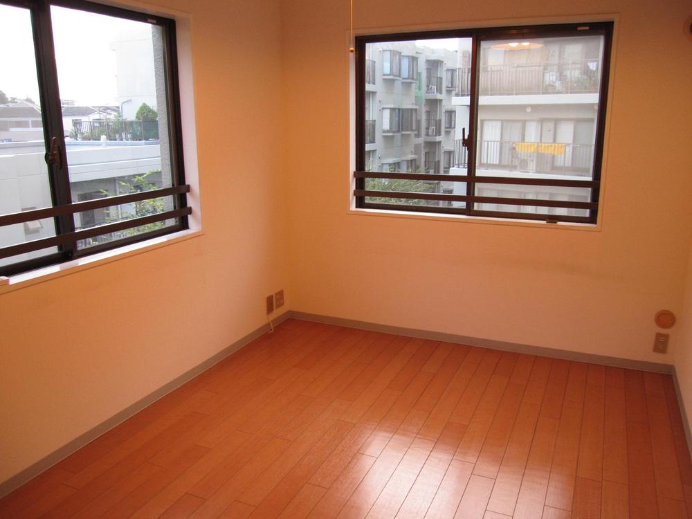 Non-living room. Western-style 6 Pledge