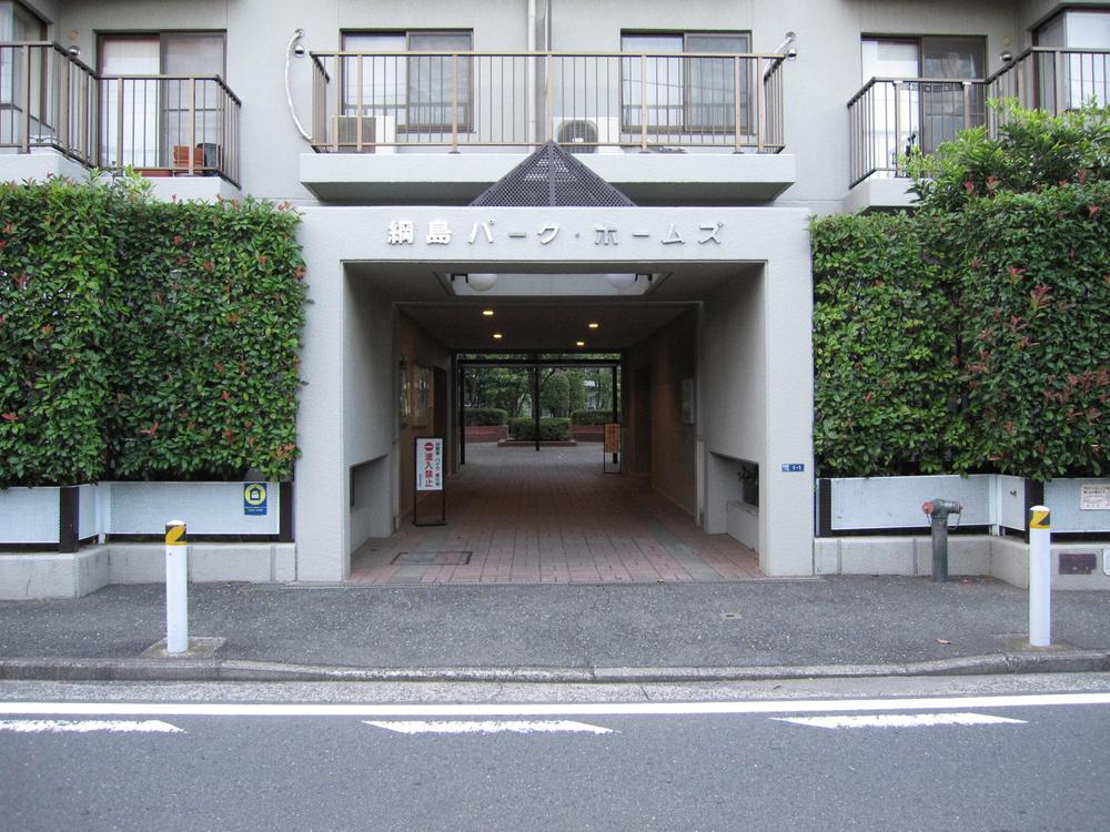 Entrance. Common areas