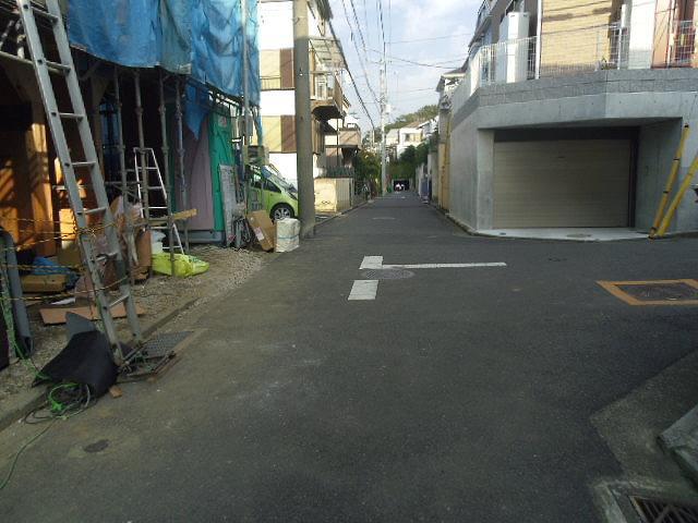 Local photos, including front road. 2013 November shooting