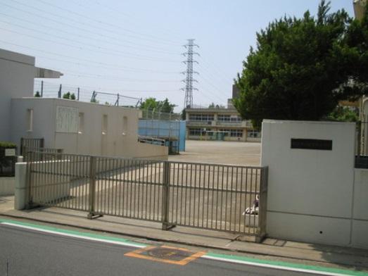 Primary school. Hiyoshi 250m to the south elementary school