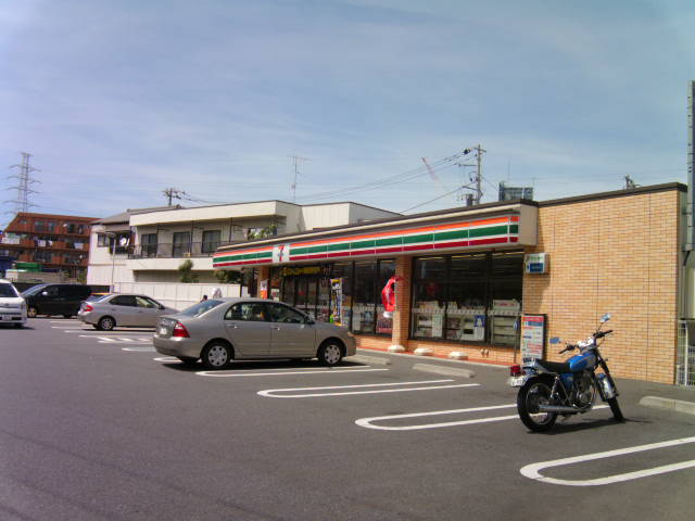 Convenience store. Seven-Eleven Yokohama Hiyoshi 7-chome up (convenience store) 450m