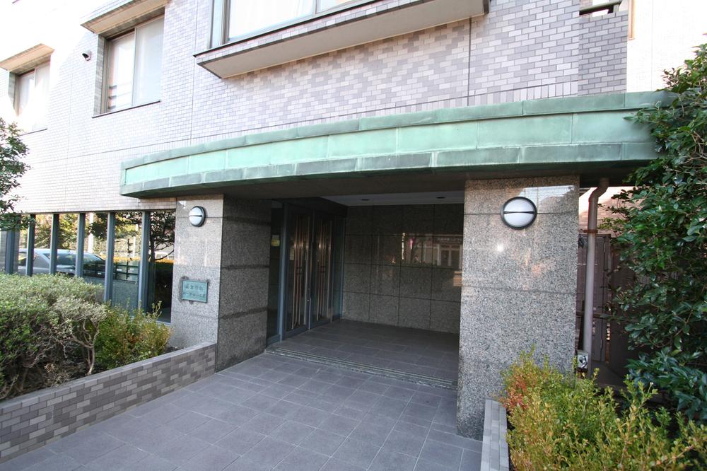 Entrance. Common areas