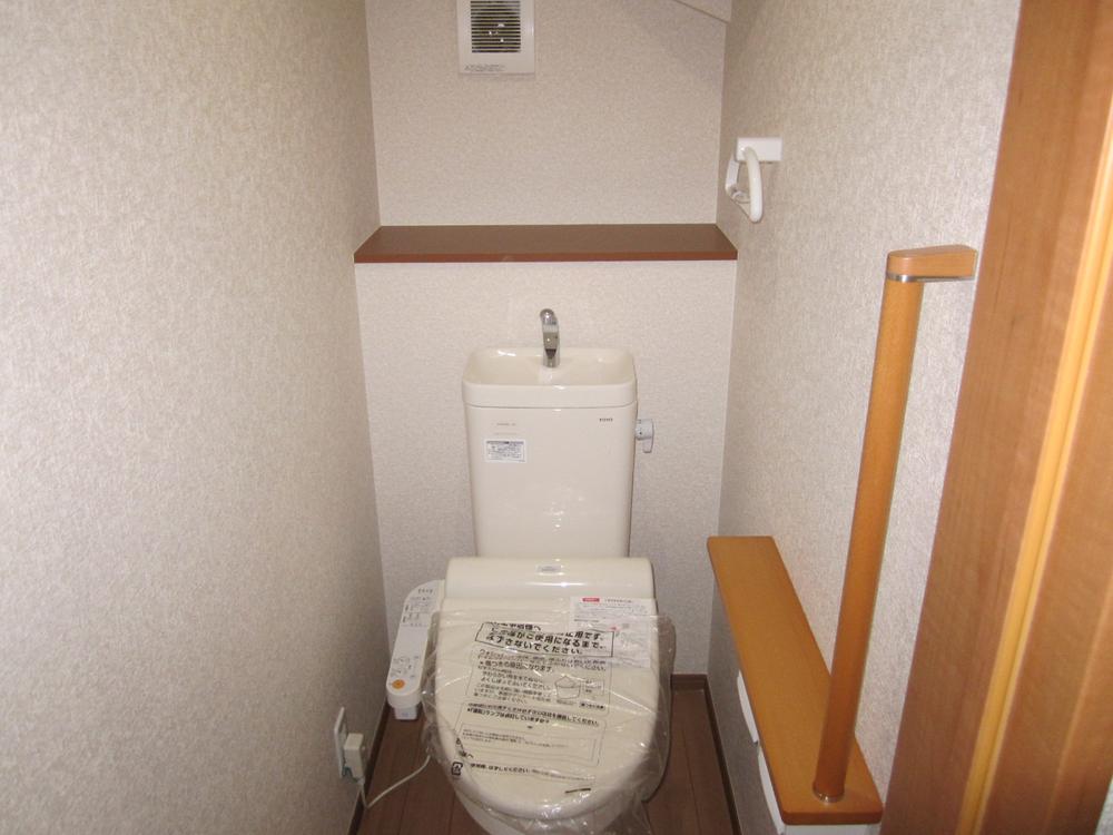 Toilet. 4 Building