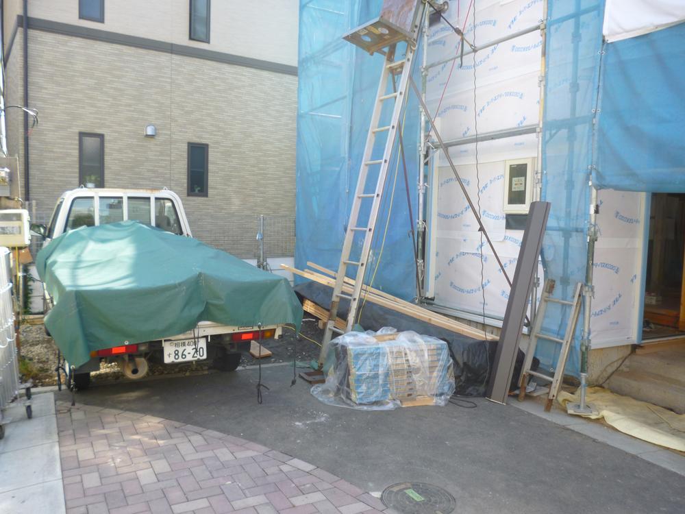 Local photos, including front road. Local (10 May 2013) Shooting