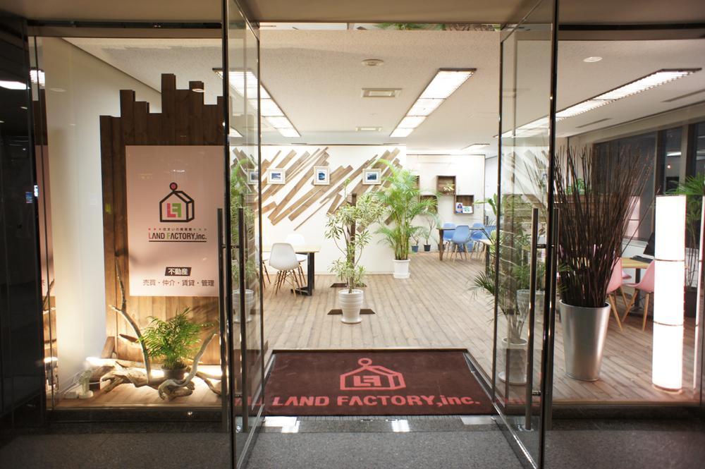 Other. ☆ Store, such as a cafe ☆ Flows is relaxing time