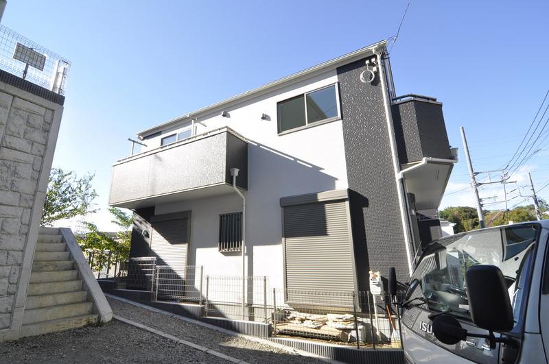 Local appearance photo. Two-sided balcony is spacious Yang hit in each room two sides lighting, Ventilation is good