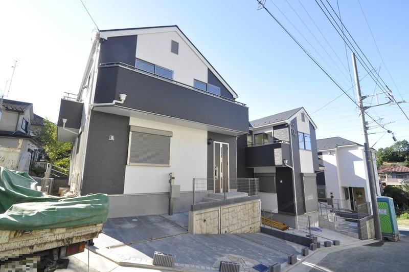 Local appearance photo. From the front 3 Building, Building 2, 1 Building