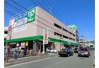 Supermarket. Summit store 1200m to Kikuna shop walk about 15 minutes