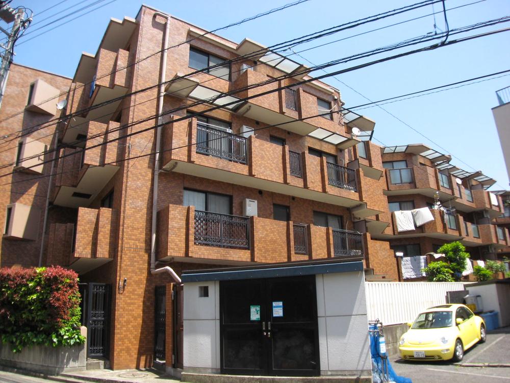 Local appearance photo. The outer wall pasted tile classy