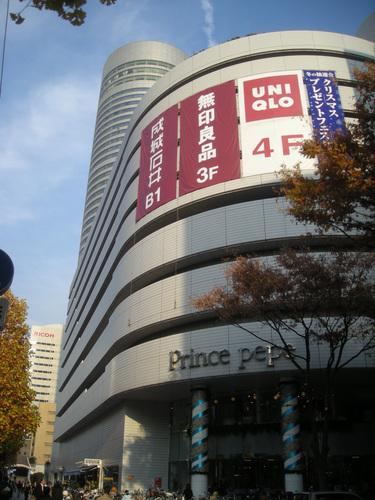 Shopping centre. 1764m to Shin-Yokohama Prince Pepe