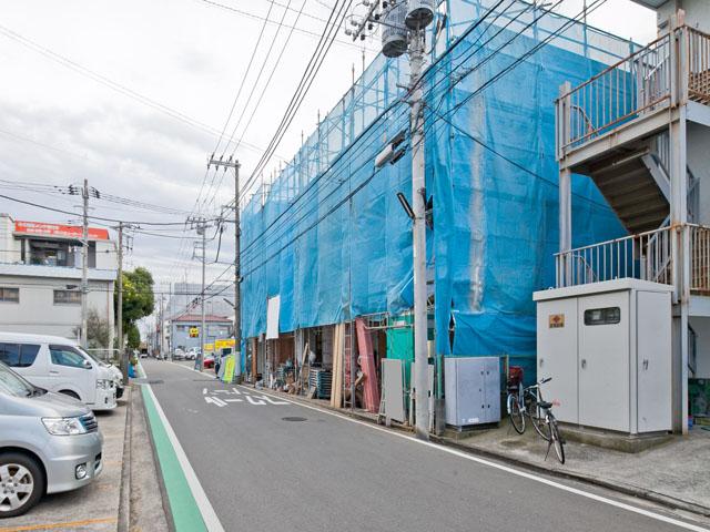 Local photos, including front road. 2013 November 28, 2008 shooting Panoramic view