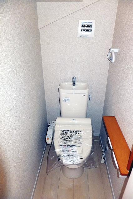 Toilet. 1 Building Indoor (November 29, 2013) Shooting