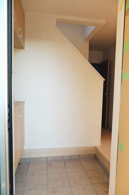 Entrance. 1 Building Indoor (November 29, 2013) Shooting