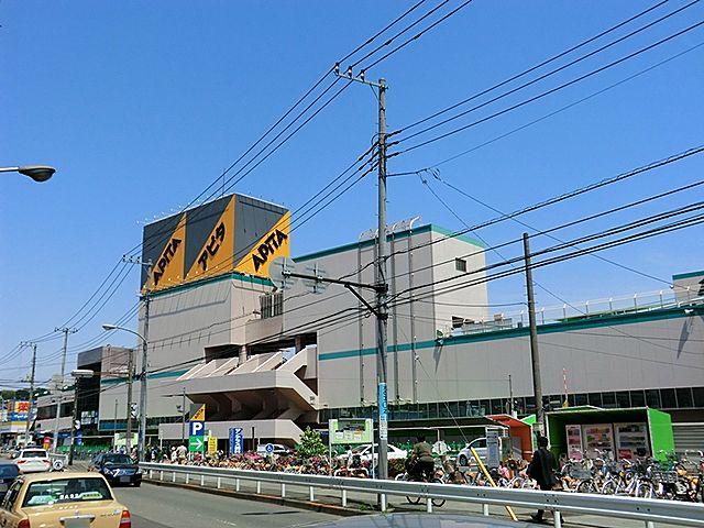 Shopping centre. 800m until Apita Hiyoshi store